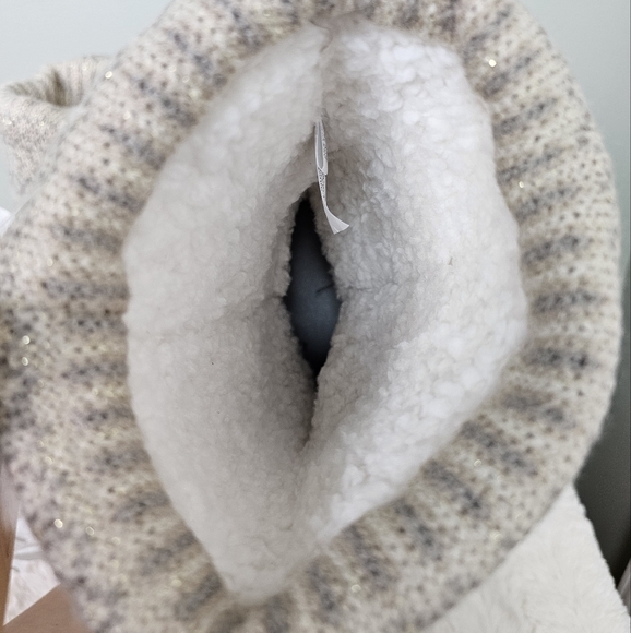 MUK LUKS Women's Janie Cozy Sweater Boot in Stone Lurex Print sz 7 - Picture 7 of 12